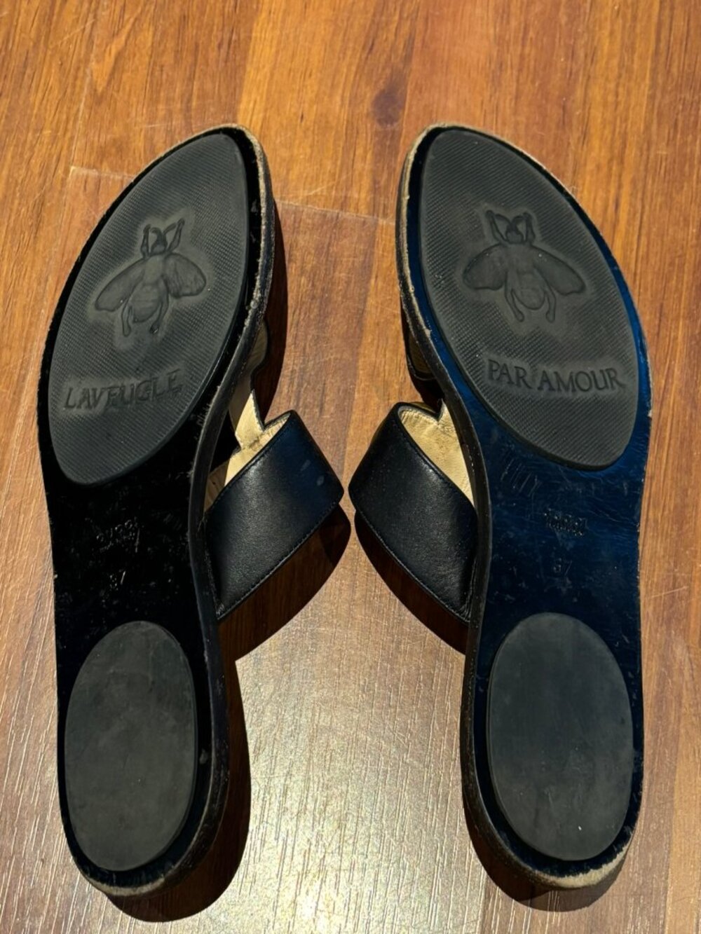 Gucci Marmont Black Leather Thong Sandals Gold GG Logo Size 37 - Picture 4 of 9